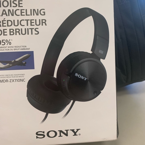 Sony Noise Canceling Headphones Black MDRZX110NC - Picture 2 of 3